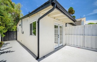 22432 BURBANK BLVD