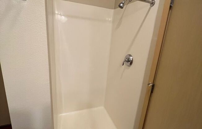 1 bed, 1 bath, 735 sqft, $1,175, Unit 206