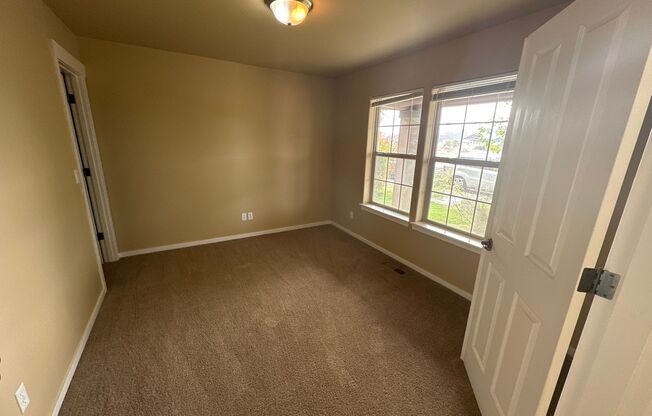 Eastside House, Office & Family Room, 3220 Sq Ft., Gas Heat, Fenced Yard, Pets considered!