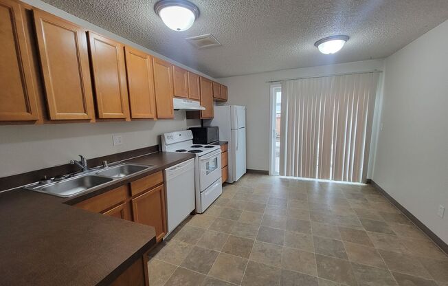 2 beds, 1.5 baths, 1,056 sqft, $1,995, Unit 8820-3