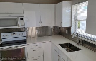 2190 NE 51 CT