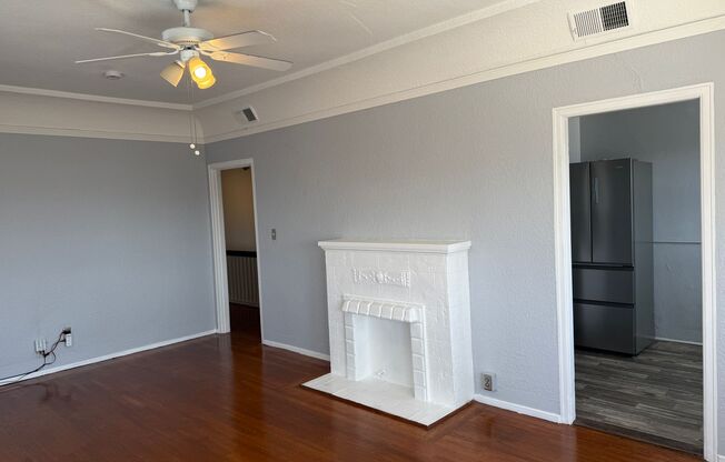 Beautiful 2 bedroom 1 bathroom upstairs apartment