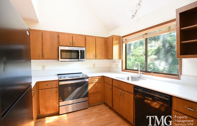 Beautiful Townhome in Mountain Like Setting -- Fireplace, Vaulted Ceilings, and more!