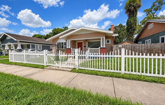 916 E 25 AVE