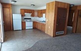 2 beds, 1 bath, $650, Unit 2