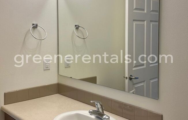 2 beds, 2 baths, 1,050 sqft, $1,725, Unit 1421-104