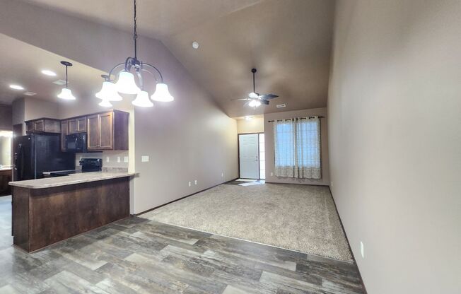 Charming 2-Bedroom Townhome in South Side Sioux Falls - Open Floor Plan, Vaulted Ceilings, and More!