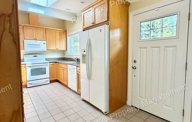 4 beds, 2 baths, $3,850