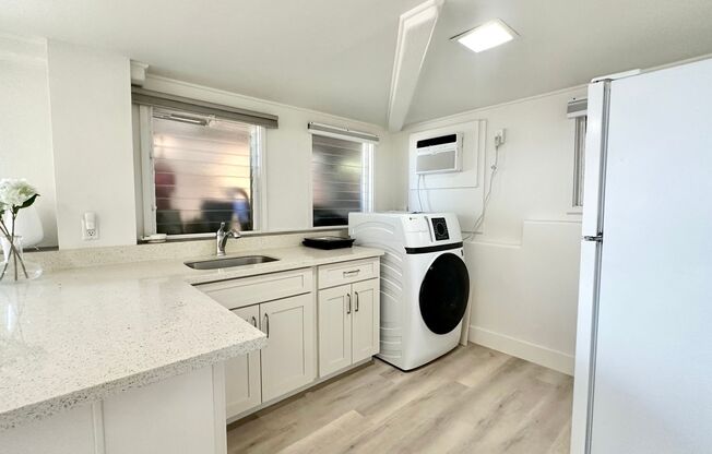Available NOW - Newly Renovated Studio with 1 Bath & Washer/Dryer in Maunalani Heights!