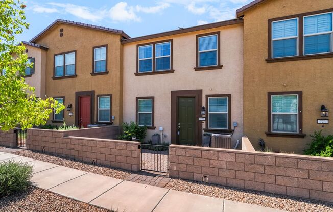 Beautiful, nearly new, 3 bd townhouse located in the heart of Henderson!