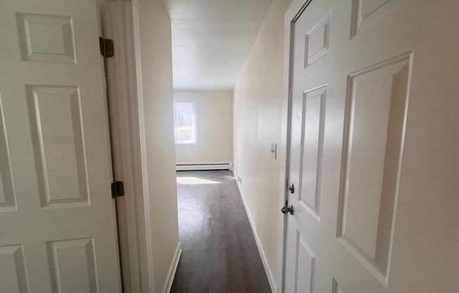 1 bed, 1 bath, $795, Unit 02