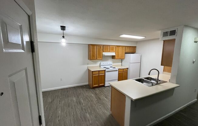 2 beds, 1 bath, 848 sqft, $1,900, Unit 1807