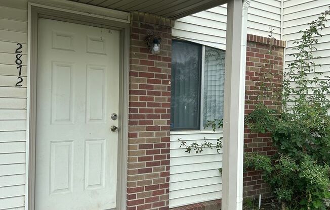 2 beds, 1 bath, 869 sqft, $1,139, Unit 2872B