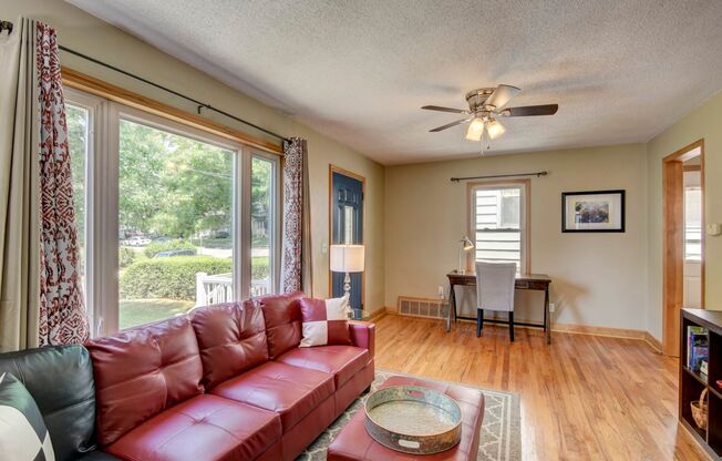 2 beds, 1 bath, $1,550