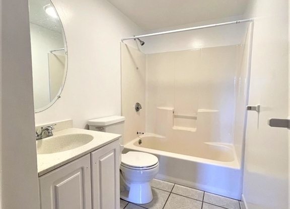 2 beds, 1 bath, 800 sqft, $2,200, Unit 43