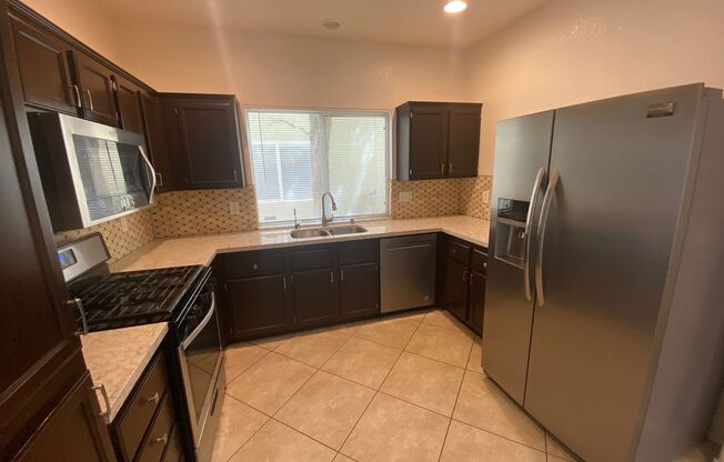 Two-story, 3 bedrooms located in Peccole Ranch