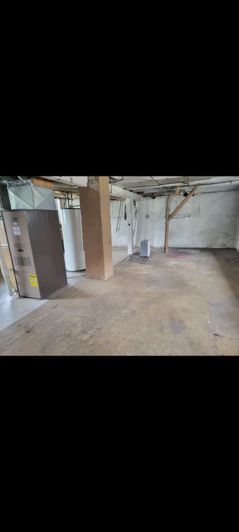 2 beds, 1 bath, $1,100