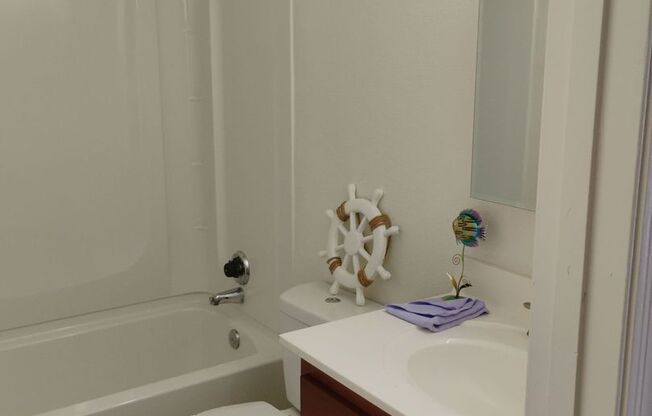 2 beds, 2 baths, 984 sqft, $1,700, Unit 221