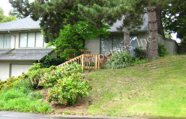 3 BR Townhome- Wonderful Privacy Deck in Beaverton with 1 Car Garage & A/C!