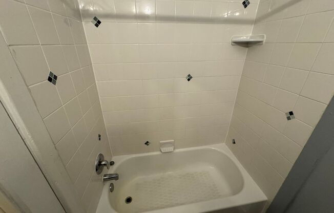 1 bed, 1 bath, $995, Unit 117