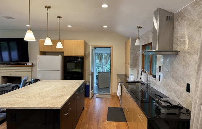 48 SPY POND LN