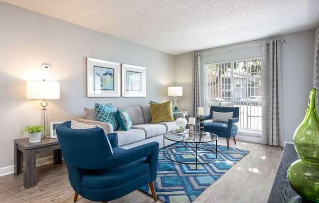 Tampa Pet Friendly Apartments at Arbour Ponds Aspen living room 2x2 950 sq ft