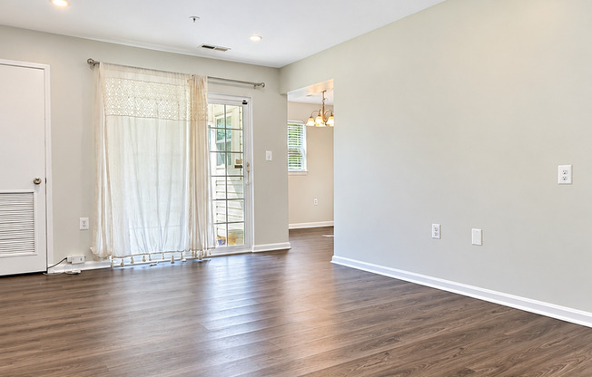 Bright & Spacious 3 Bedroom 2 Bathroom Condo in Ellicott City
