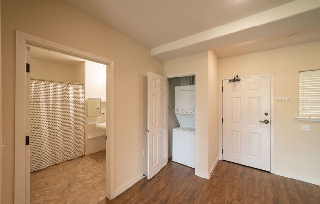 1 bed, 1 bath, $2,695, Unit Stranda Apartments - 1Bedroom 2027 - 2028