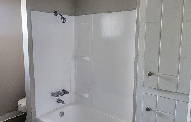 2 beds, 1 bath, 800 sqft, $995, Unit #20