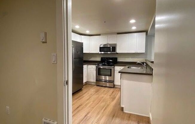 1 bed, 1 bath, 575 sqft, $1,450, Unit 003