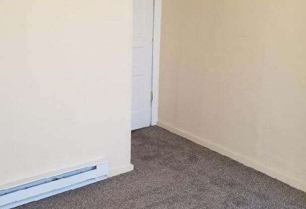 3 beds, 1 bath, $1,400