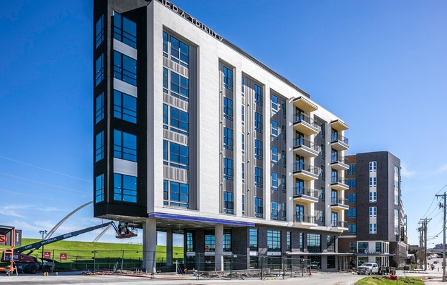 Experience the best of urban living at Modera Trinity. Enjoy convenient access to Downtown Dallas and Uptown, with nearby attractions including Sylvan Thirty, Bishop Arts District, and Trinity Grove just moments away.