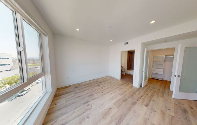 3 beds, 2.5 baths, 1,275 sqft, $3,598, Unit 414