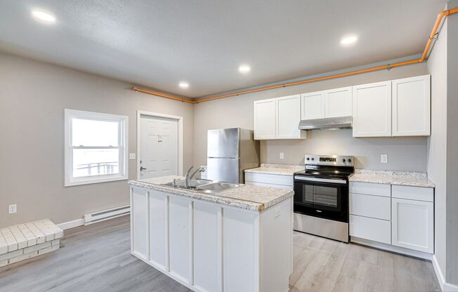 3 beds, 1 bath, 1,250 sqft, $1,999, Unit 3015 - P1