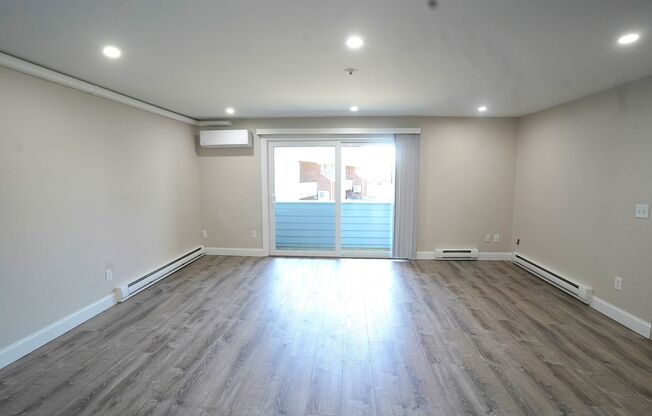 2 beds, 1 bath, 1,050 sqft, $2,800, Unit 72-4