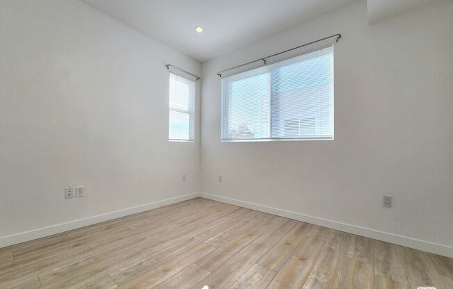 1211 1/2 FEDORA ST
