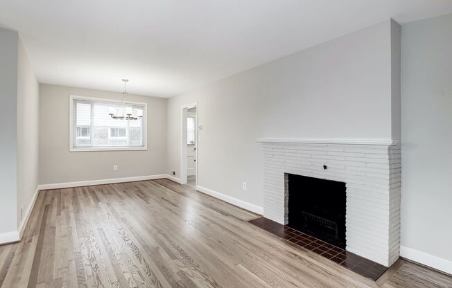 3 Bed 2.5 Bathroom - Chevy Chase Rancher - Freshly Painted and New Appliances