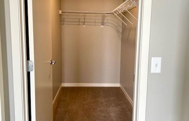 2 beds, 2 baths, 990 sqft, $2,125, Unit 422