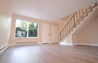 Spacious 2 BR Townhome in SW Portland! W/S/G is Included