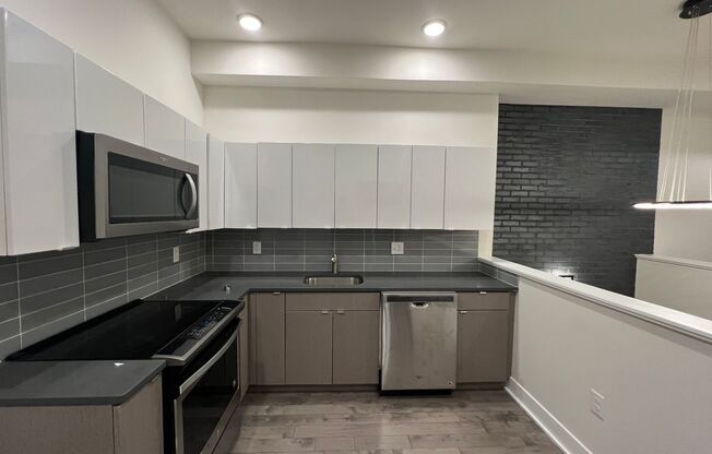 2 beds, 2 baths, 1,100 sqft, $2,200, Unit Unit 1