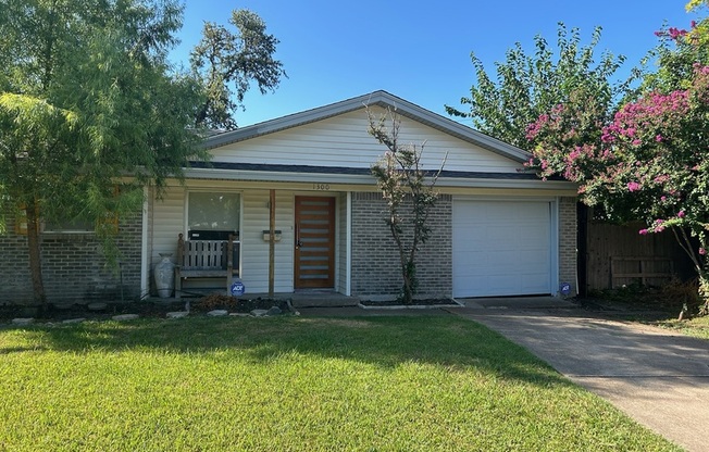 1300 TIMBERLAKE CIR