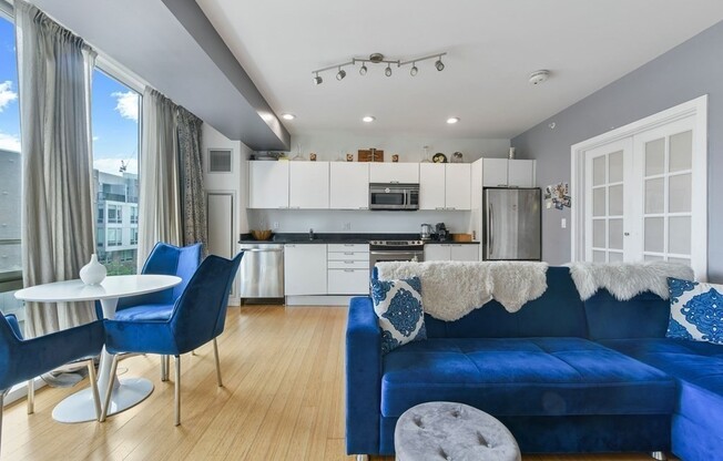1 bed, 1 bath, 702 sqft, $3,200, Unit 524