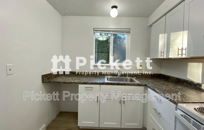 3820 DYES INLT RD NW