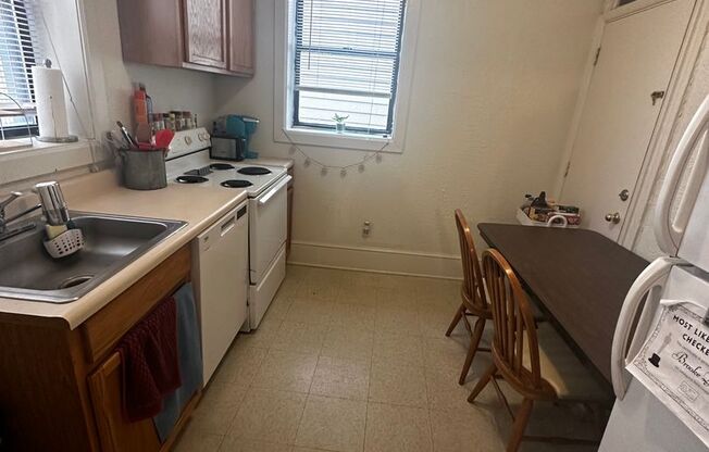 2 beds, 1 bath, $1,550, Unit #1