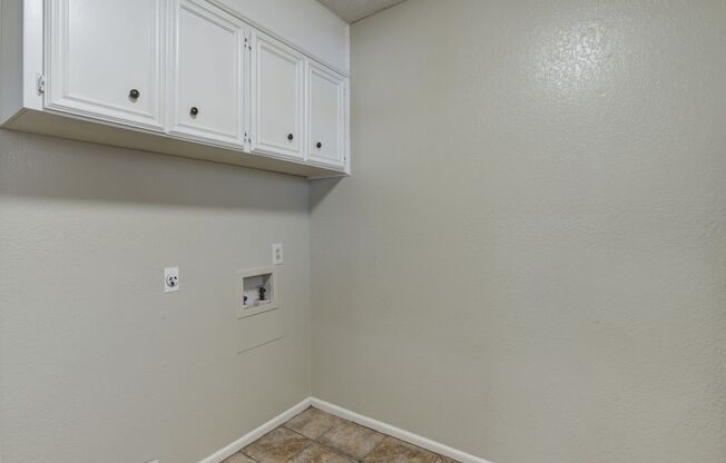 2 beds, 2 baths, 926 sqft, $737, Unit #29