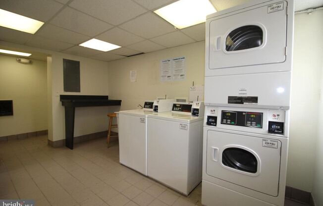 Wonderful studio condo in the heart of Old Town!!