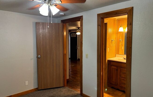 2 beds, 1 bath, $1,175, Unit Unit 4