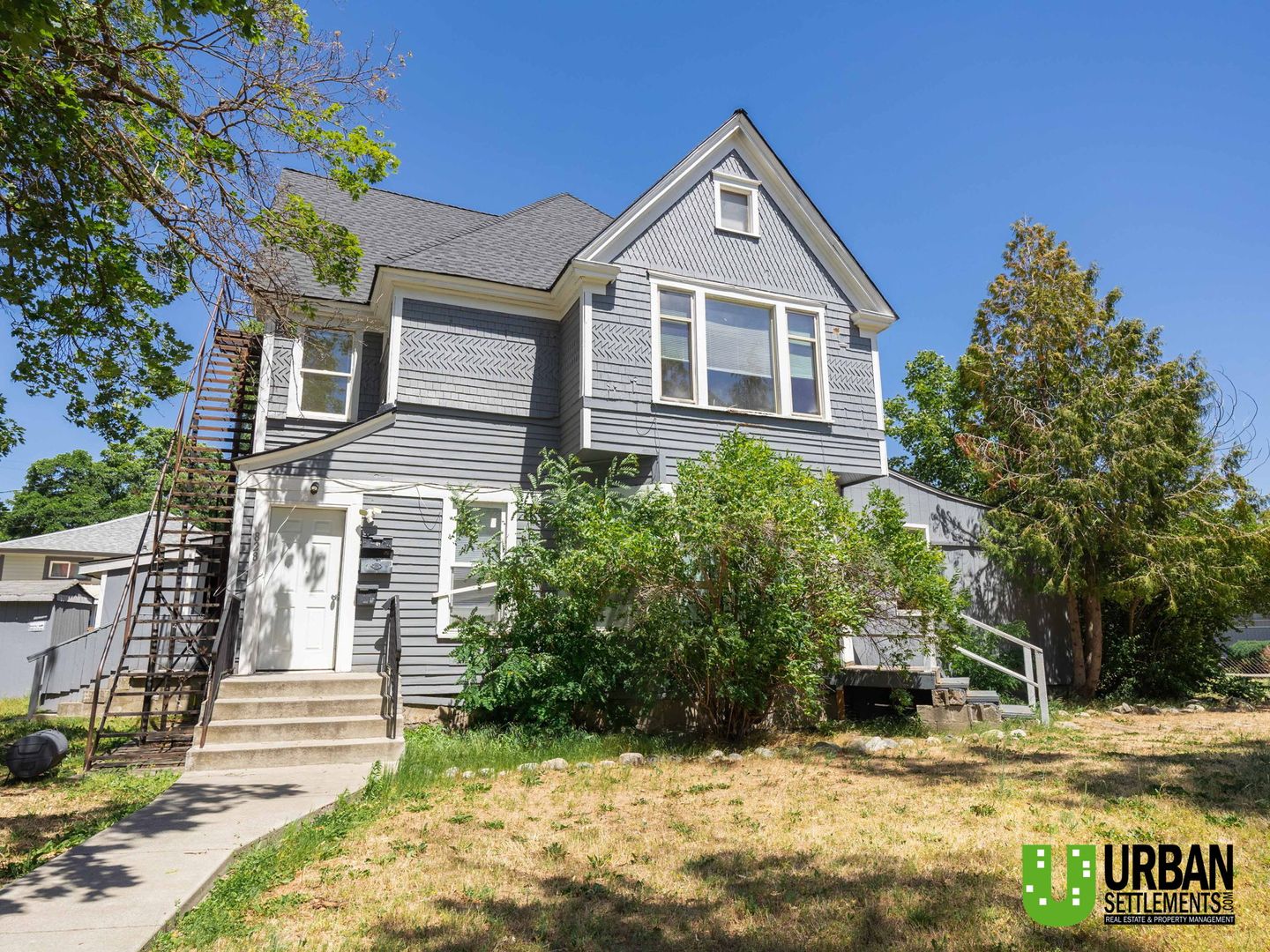 Cleveland Ave. 828 W