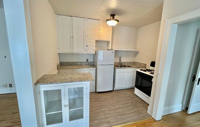 1 bed, 1 bath, 750 sqft, $1,195, Unit 306