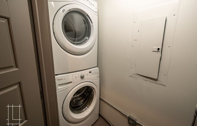 2 beds, 2 baths, $2,300, Unit 727 N. 4th St. Apt. 101